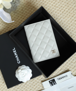 VÍ CHANEL PASSPORT HOLDER
