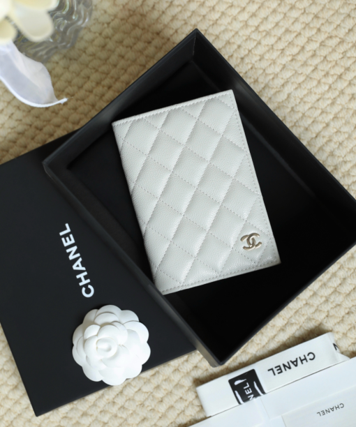 VÍ CHANEL PASSPORT HOLDER