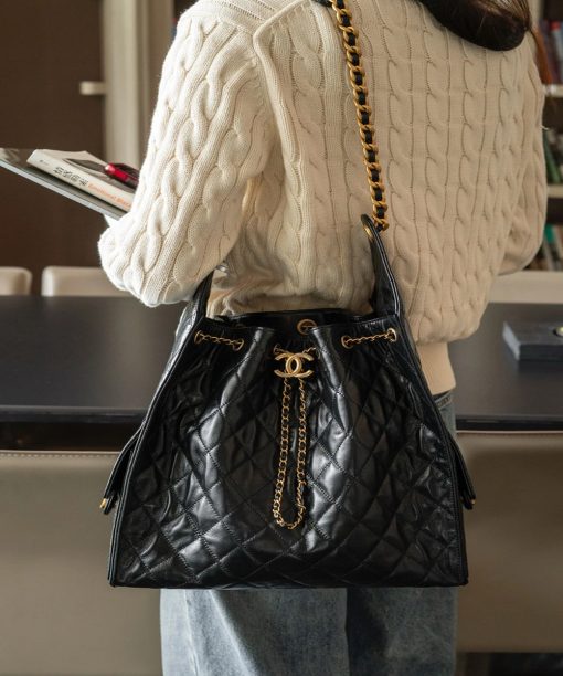 Chanel 25 Bag shiny calf black
